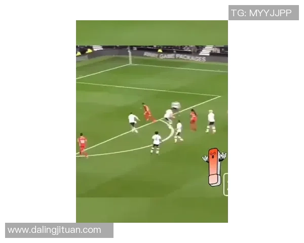 聚焦世界足球球星锁骨之美探寻力量与优雅交织的运动秘密